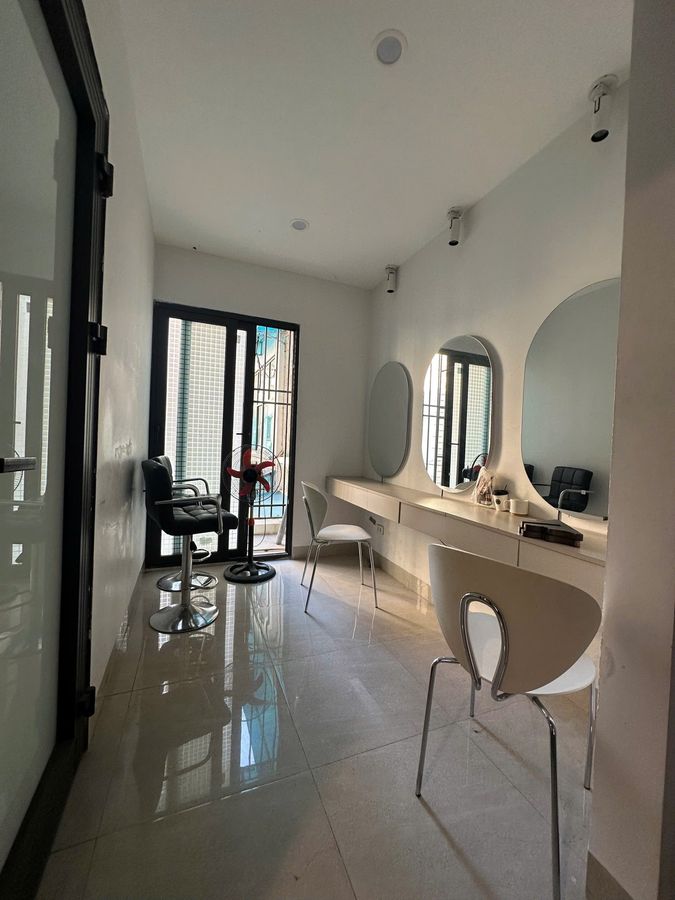 Bán Nhà Phố Thái Hà 40m X 4 Tầng MT 4m Giá 30 Tỷ K/D Nhà Hai Mặt Ngõ