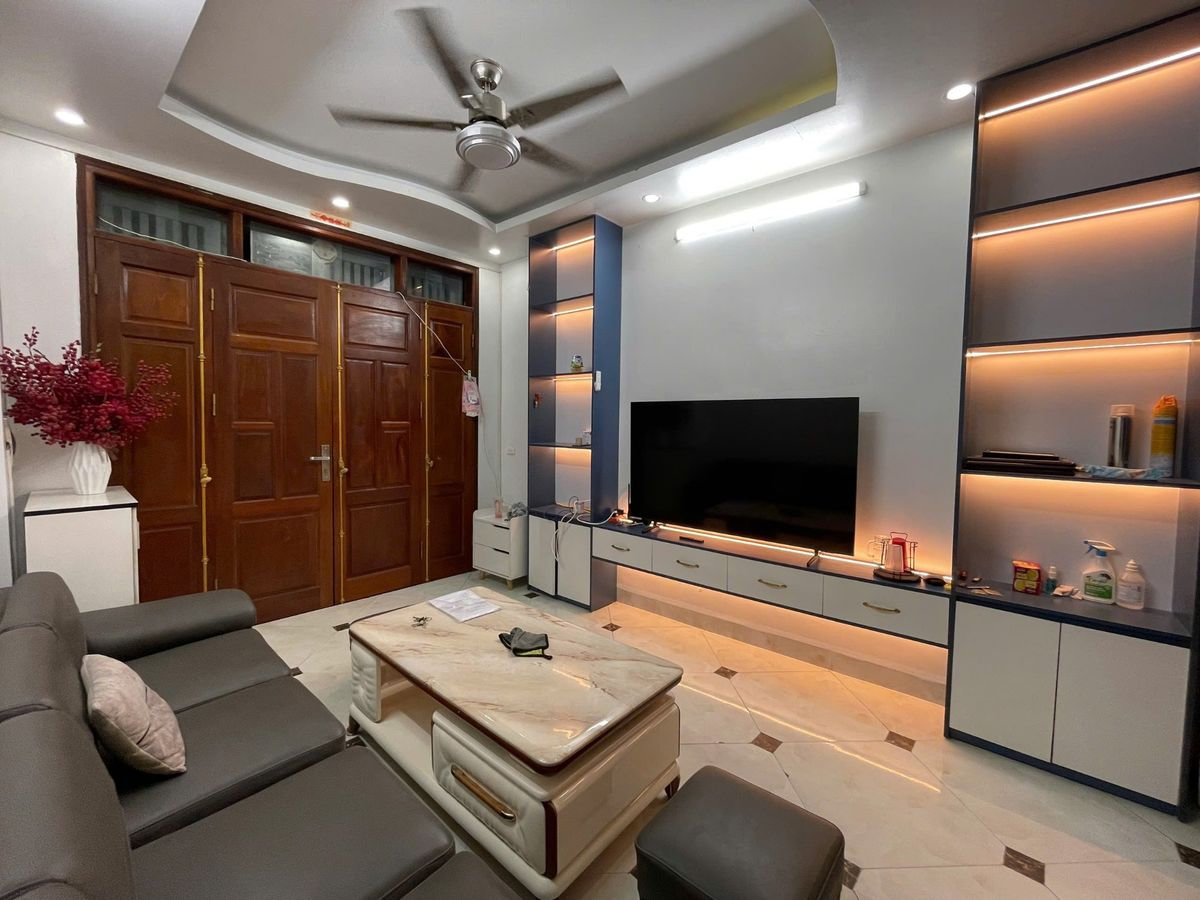 Nhà riêng Định Công Thượng cho gia đình trẻ xây dựng tương lai,32m2x5Tx3n full nội thất đẹp,ở luôn. Giá chào 7.5 Tỷ có ra lộc.