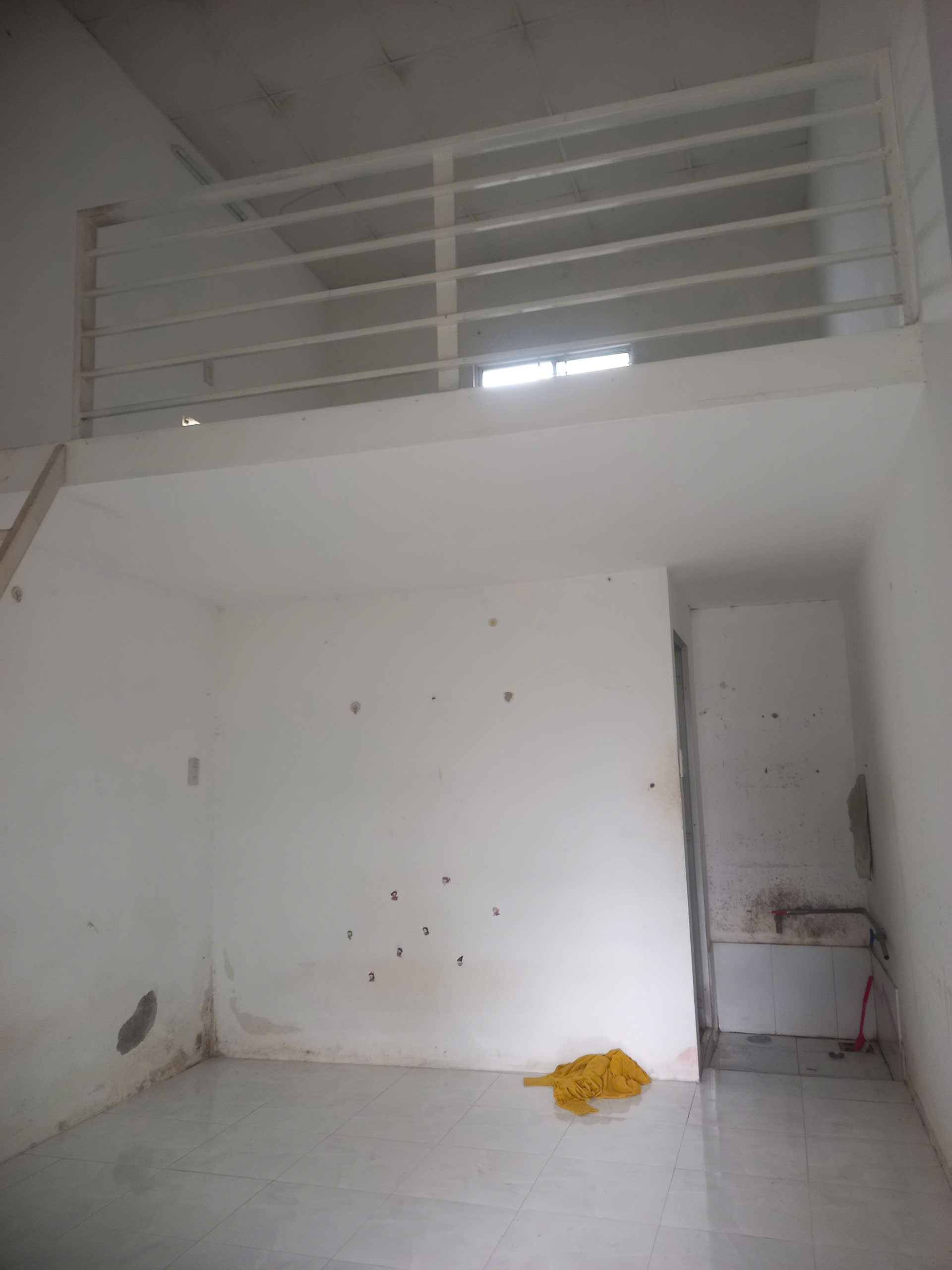 Cho thuê phòng trọ giá 1.2tr/tháng, điện nước đầy đủ, ô tô đậu trước của phòng. vị trí Phong Ấp Ninh Hoà Khánh Hoà