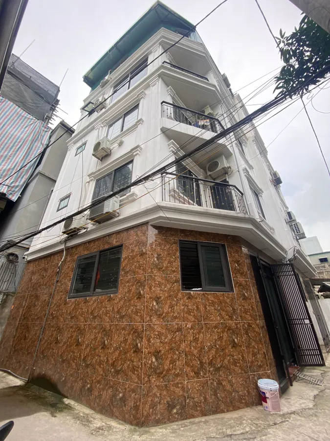 LÔ GÓC 2 THOÁNG - Ô TÔ TRÁNH DỪNG ĐỖ GẦN NHÀ CHỈ CÁCH VÀI CHỤC MÉT - THOÁNG SÁNG VÔ CÙNG - GẦN ĐH Công NGHIỆP, ĐH ĐÔNG Á, CĐ FPT...