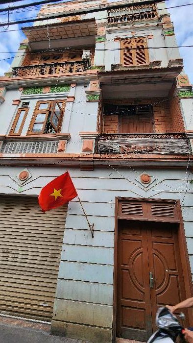 Hơn 8 tỷ nhà ngõ 71 Bồ Đề 37m x 4T, chỉ 1 nhà ra mặt phố oto tránh.