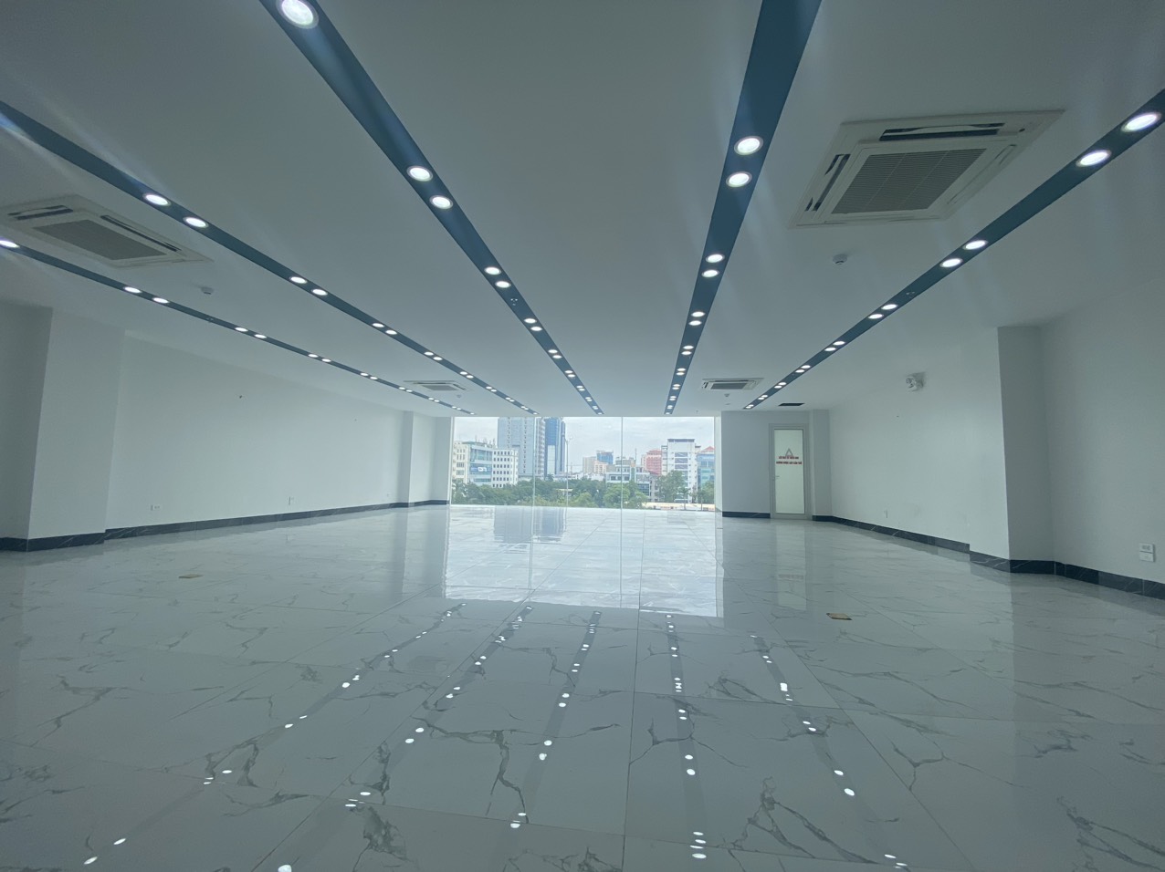 Cho thuê sàn văn phòng 150m2 ở Dương Khuê