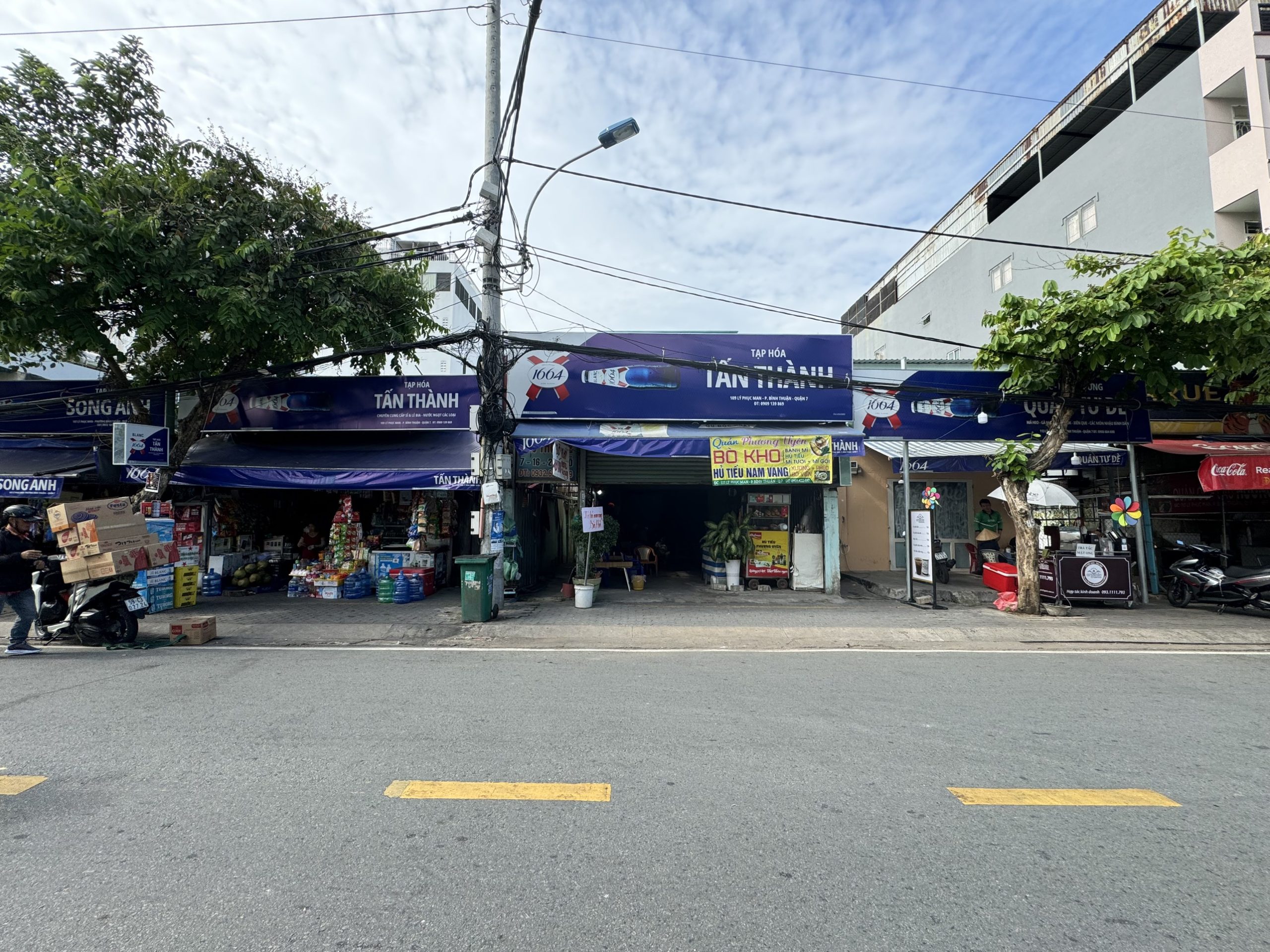 Mặt tiền chính LÝ Phục Man Q7. Dt 5,6x23,5m CN 141m2 Ngay chợ