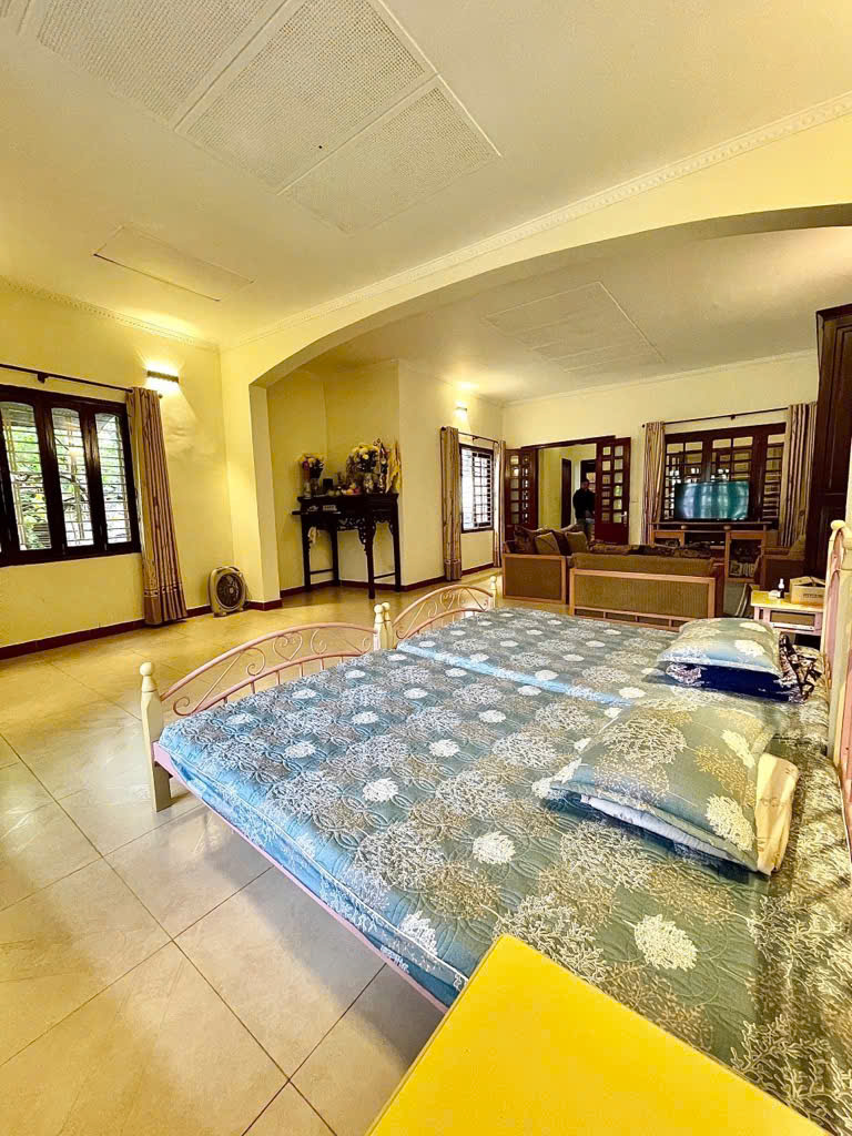 Siêu hiếm, bán nhà Lạc Long Quân, sát Hồ Tây gần Lotte, xây CHDV đẹp, 100m chỉ 25 tỷ