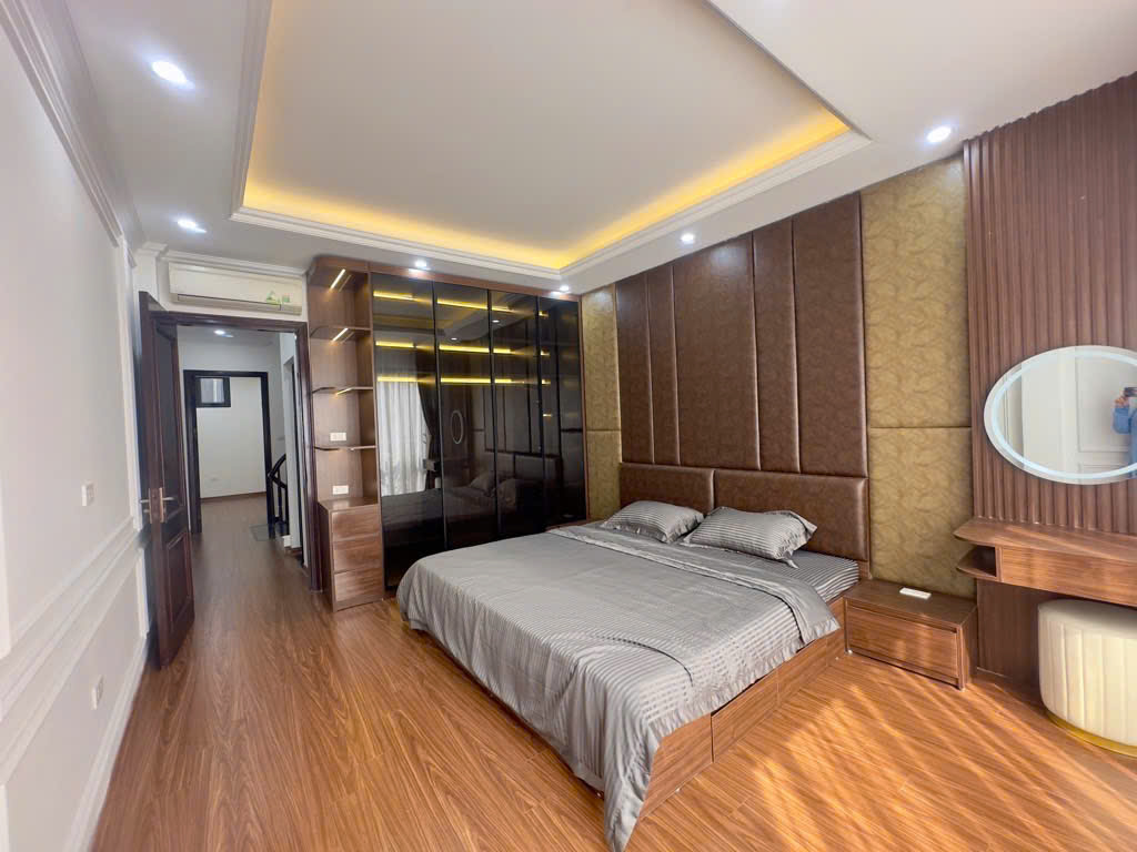 Cần Bán Nhà Xuân La 51m, 6 tầng, thông Võ Chí Công, thông Xuân La, thông Ngoại giao đoàn.