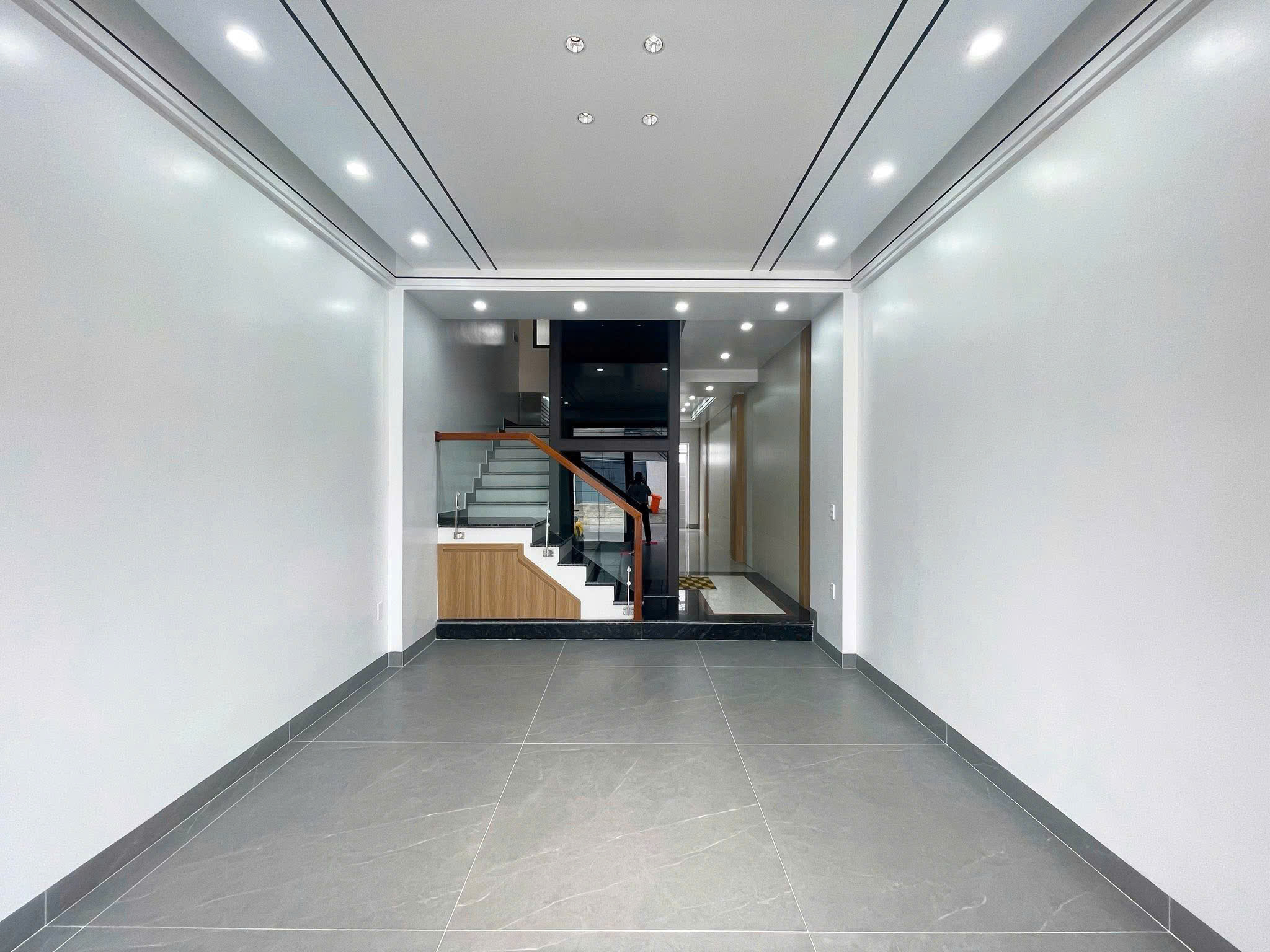 Cần Bán Nhà Mới 5 Tầng Có Thang Máy – Tuyến 2 Lê Hồng Phong – Đường 15m – Gara Ô Tô – Full Công Năng