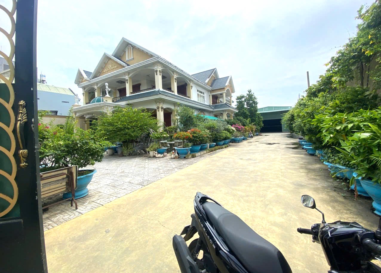 BÁN BIỆT THỰ SÂN VƯỜN MẶT TIỀN GIÁ RẺ DĨ AN - BÌNH DƯƠNG