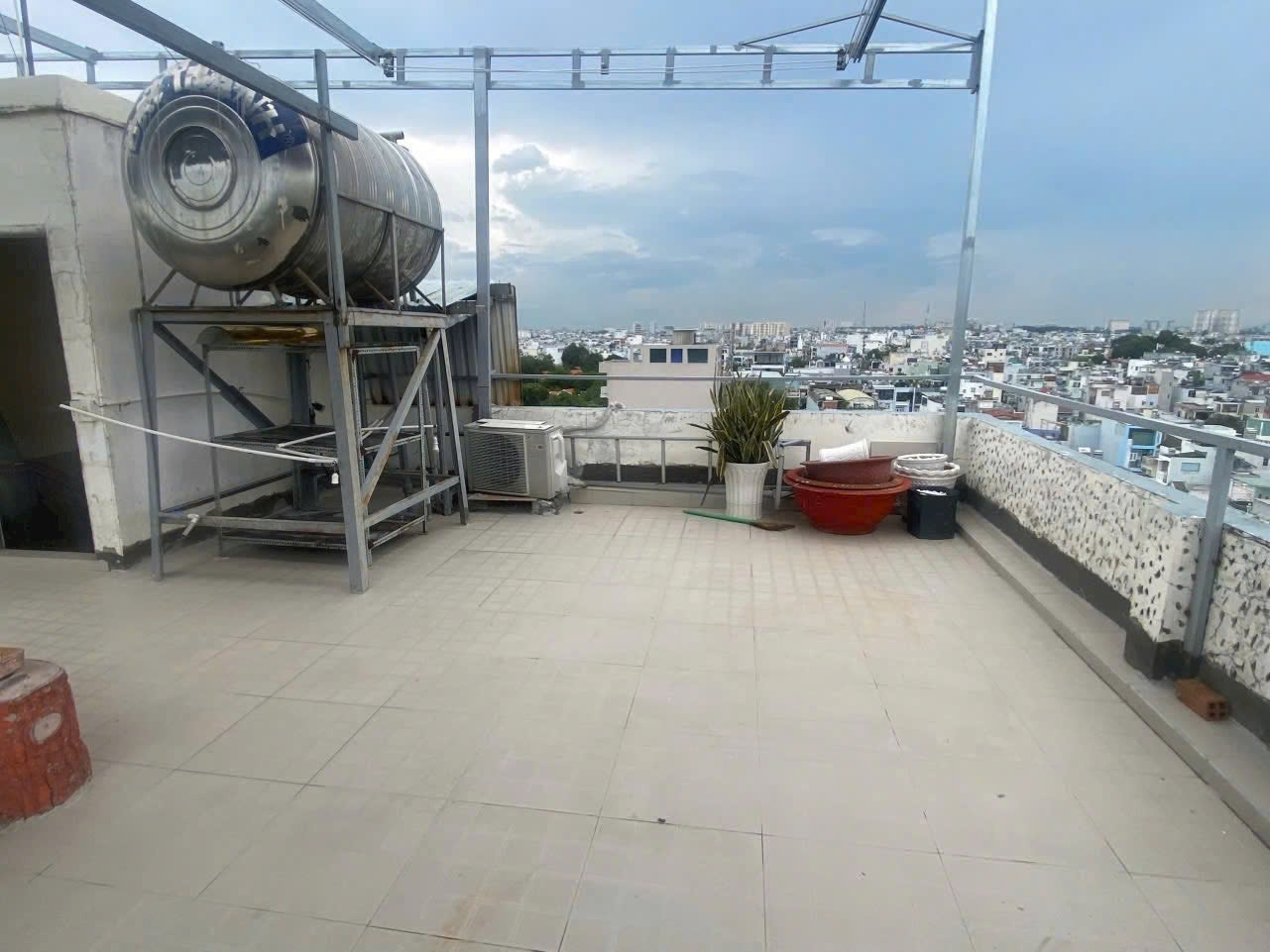 Cho thuê 2 phòng làm văn phòng . Sudio . Và sân thượng bán cafe .tiệm rượu Địa chỉ : 938 quang trung phường 8 gò vấp