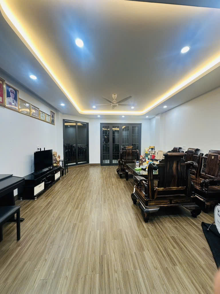 [Hiếm] bán nhà Văn Cao Thụy Khuê gần phố gần ô tô, 75m mặt tiền 5m, chỉ 16 tỷ