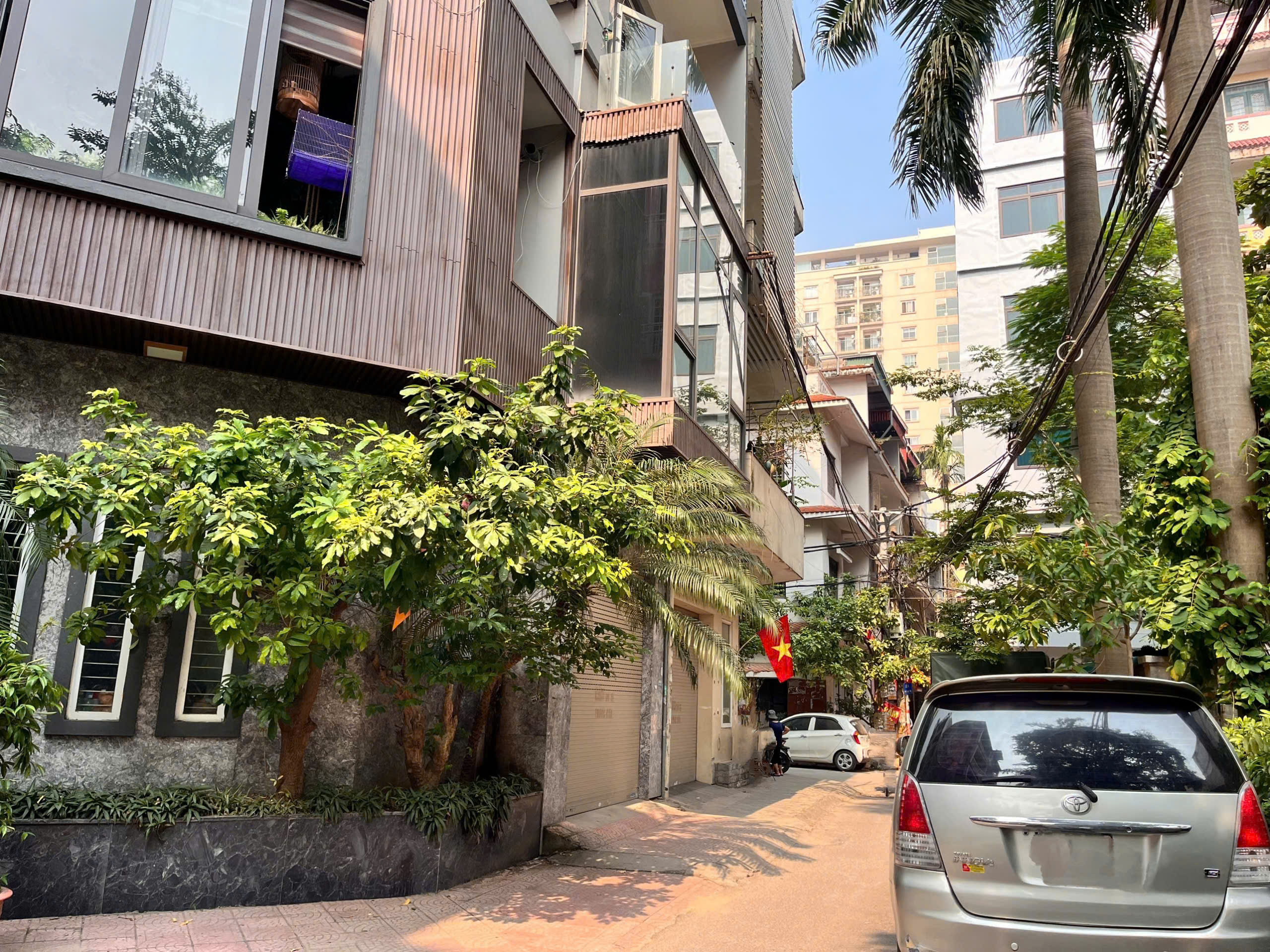 [Duy nhất] bán nhà Lạc Long Quân, ô tô vào nhà, 7 tầng thang máy, 68m, chỉ 21 tỷ