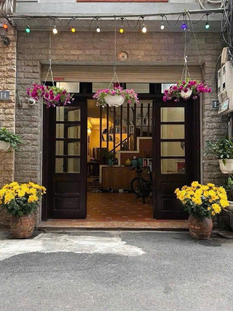 Bán Nhà Lạc Long Quân 40m, 4 tầng, oto đỗ cửa! Khu phân lô quân đội, dân xây chắc chắn!