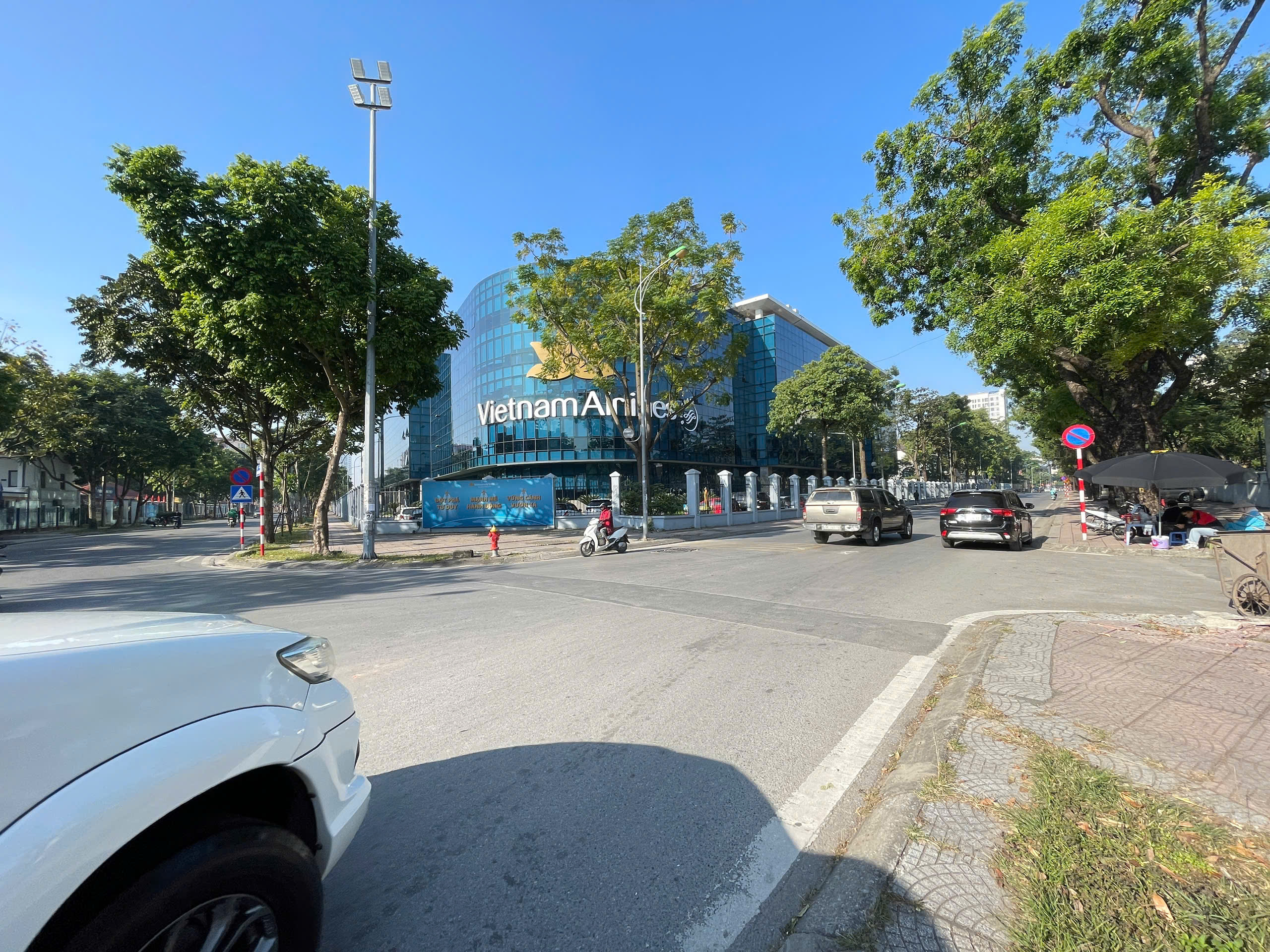 NHÀ ĐẸP BỒ ĐỀ NGÕ Ô TÔ THÔNG HỒNG TIẾN 40m² 5T MT 4M Giá nhỉnh 15 tỷ