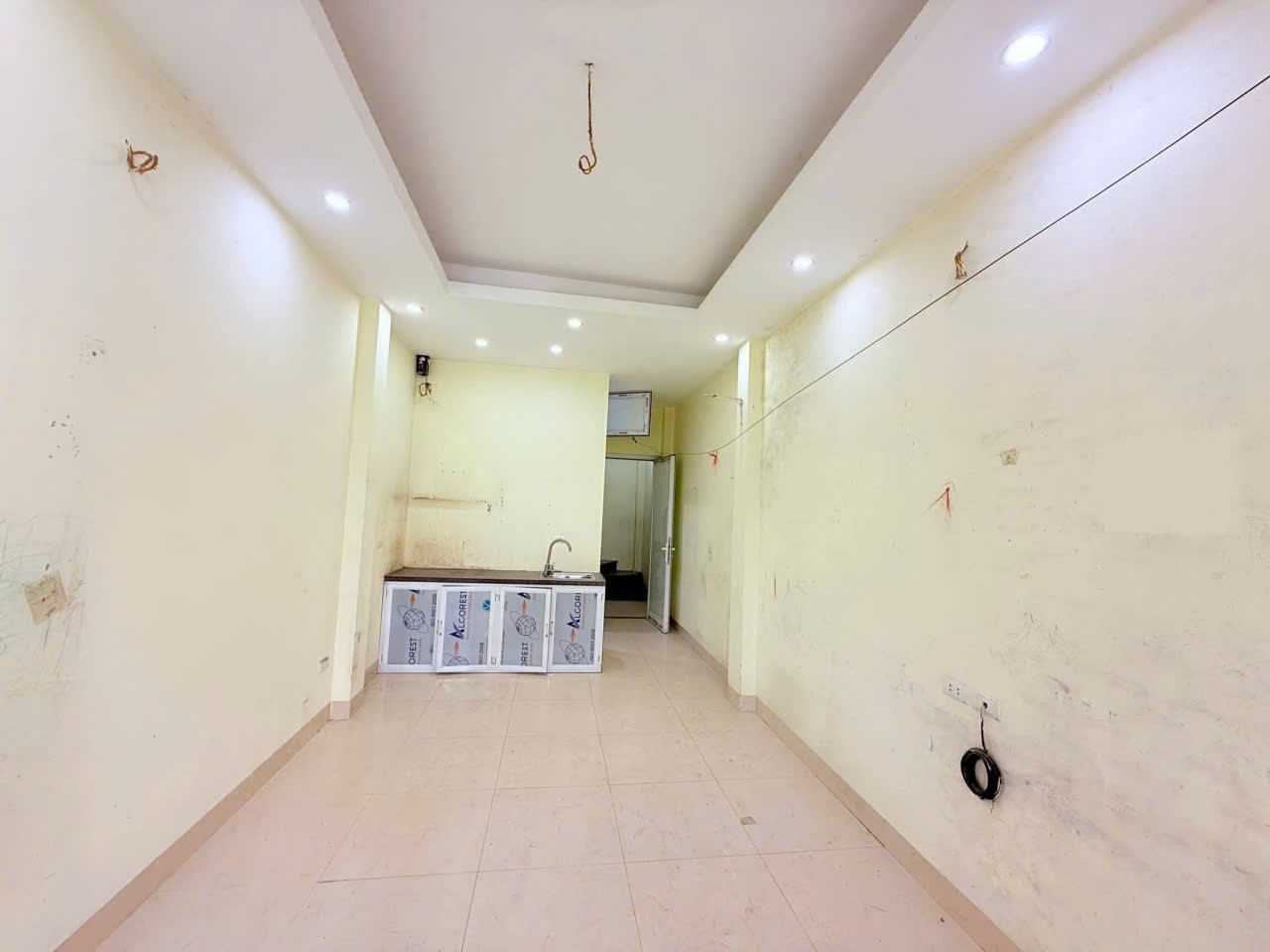 PHÂN LÔ- Ô TÔ VÒNG QUANH, CÁCH MẶT PHỐ HÀ KẾ TẤN CHỈ 15M- Ở SƯỚNG- Ô CHỜ THANG MÁY- 35 m, 5T