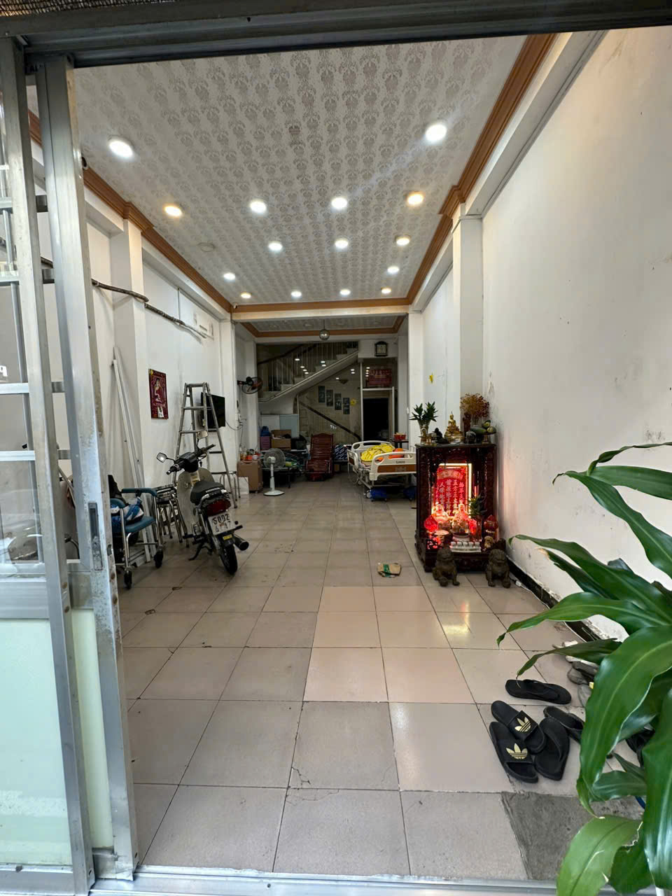 Cần cho thuê gấp mặt bằng tại vị trí đắc địa ngay trung tâm Quận 1, thích hợp kinh doanh