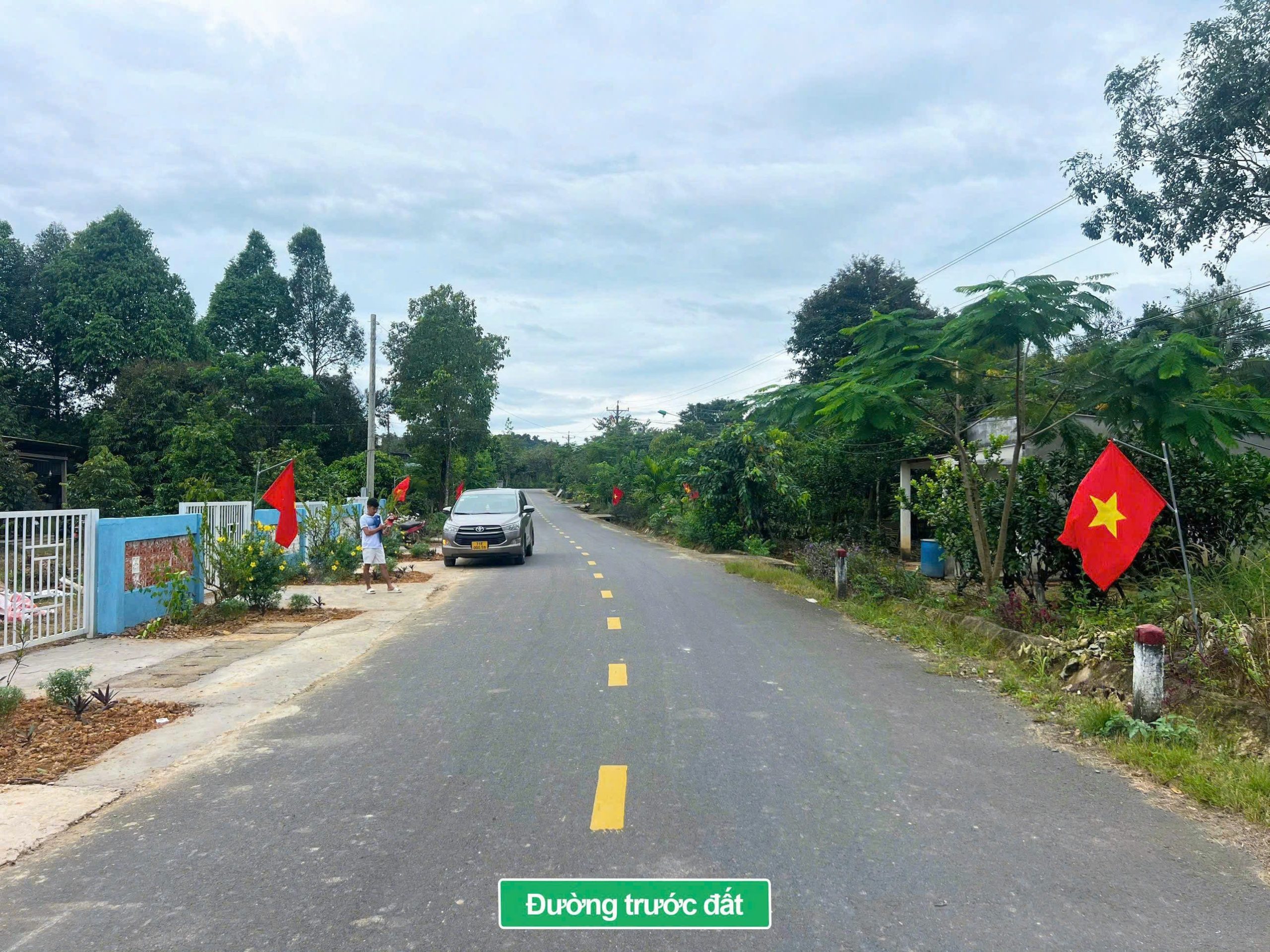 Đạ tẻh- Lâm Đồng mặt tiền nhựa 18m dt 330m2 sẵn hơn 100m2 thổ cư kdc phát triển vườn rào kiên cố sẵn sầu riêng trên đất