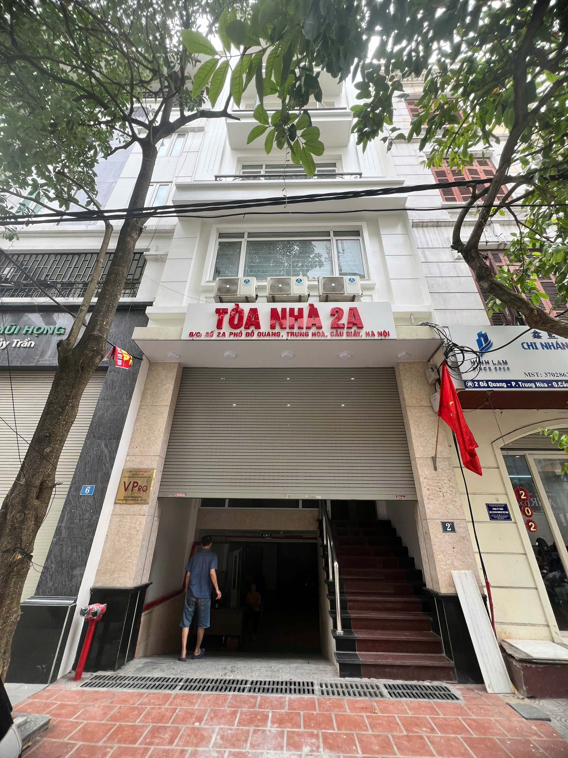 Cho thuê văn phòng tầng 1 và tầng 4, vị trí đẹp, đường to rộng số 2A Đỗ Quang, Cầu Giấy