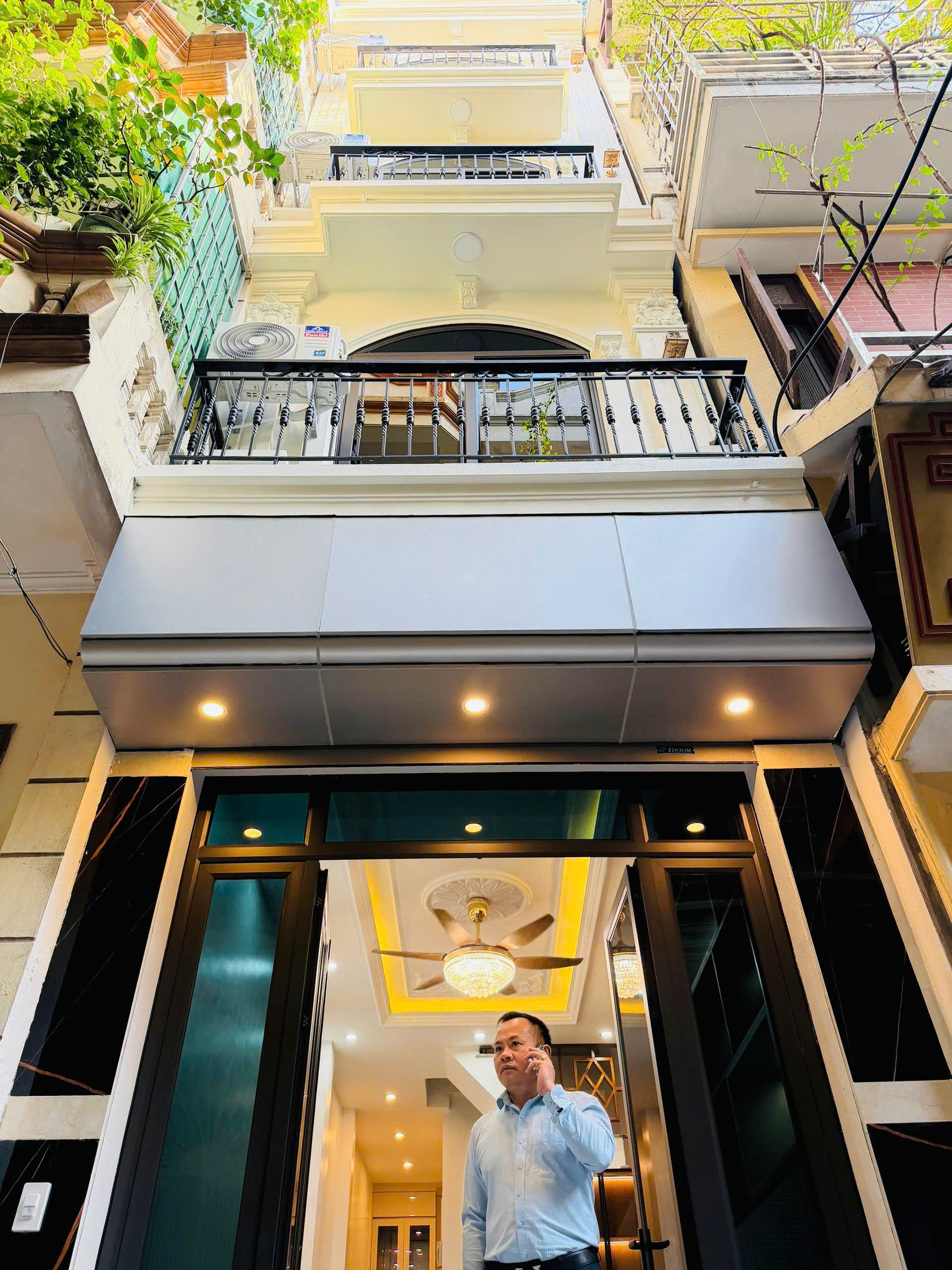 NHÀ ĐẸP BÀ TRIỆU, 5T, THANG MÁY, Ô TÔ ĐỖ CỬA. GIÁ ĐẸP 12.x TỶ