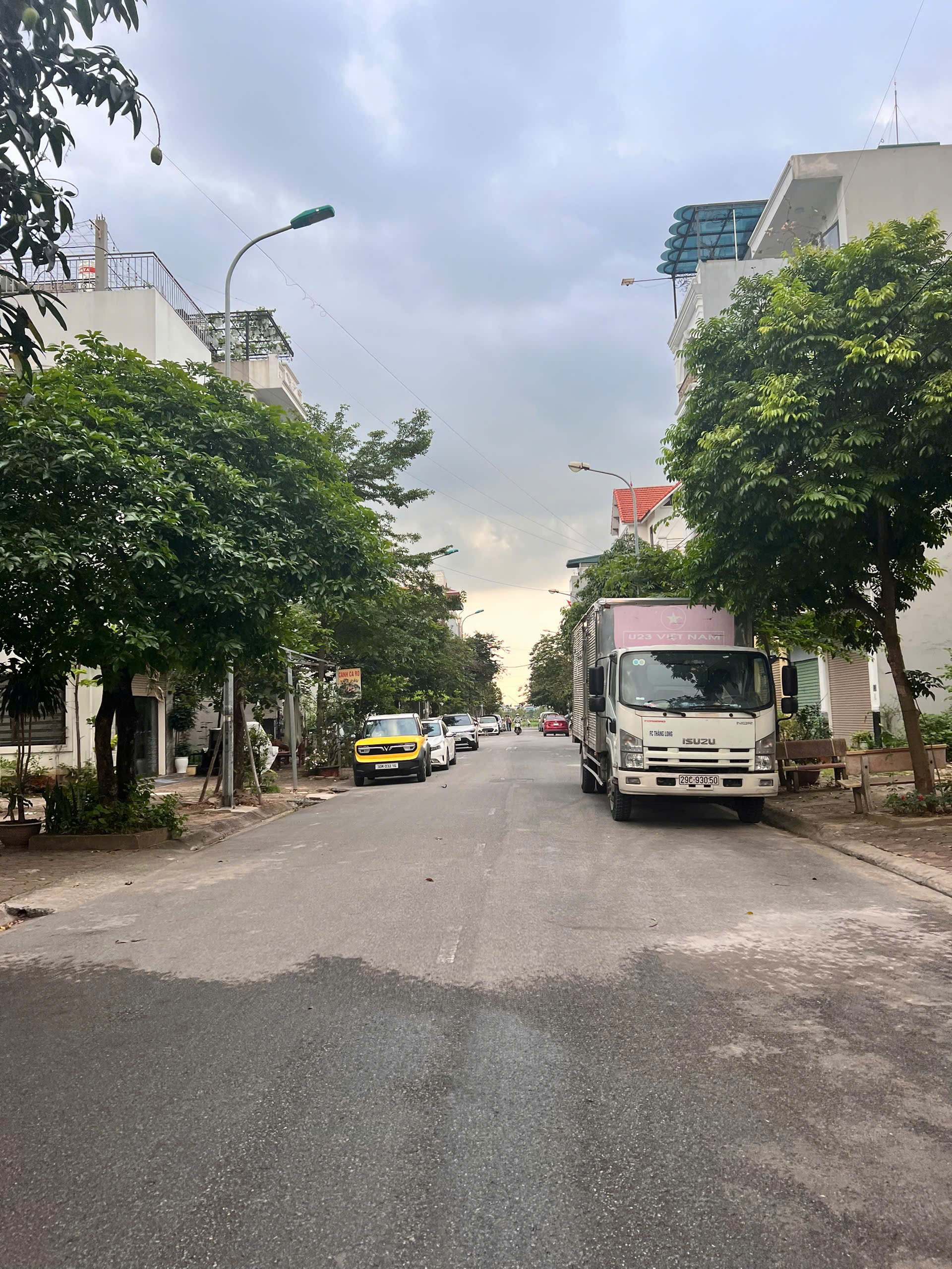 BÁN ĐẤT TÁI ĐỊNH CƯ TRÂU QUỲ – MẶT ĐƯỜNG 15M, CÓ VỈA HÈ – VỊ TRÍ ĐẸP NHẤT KHU!