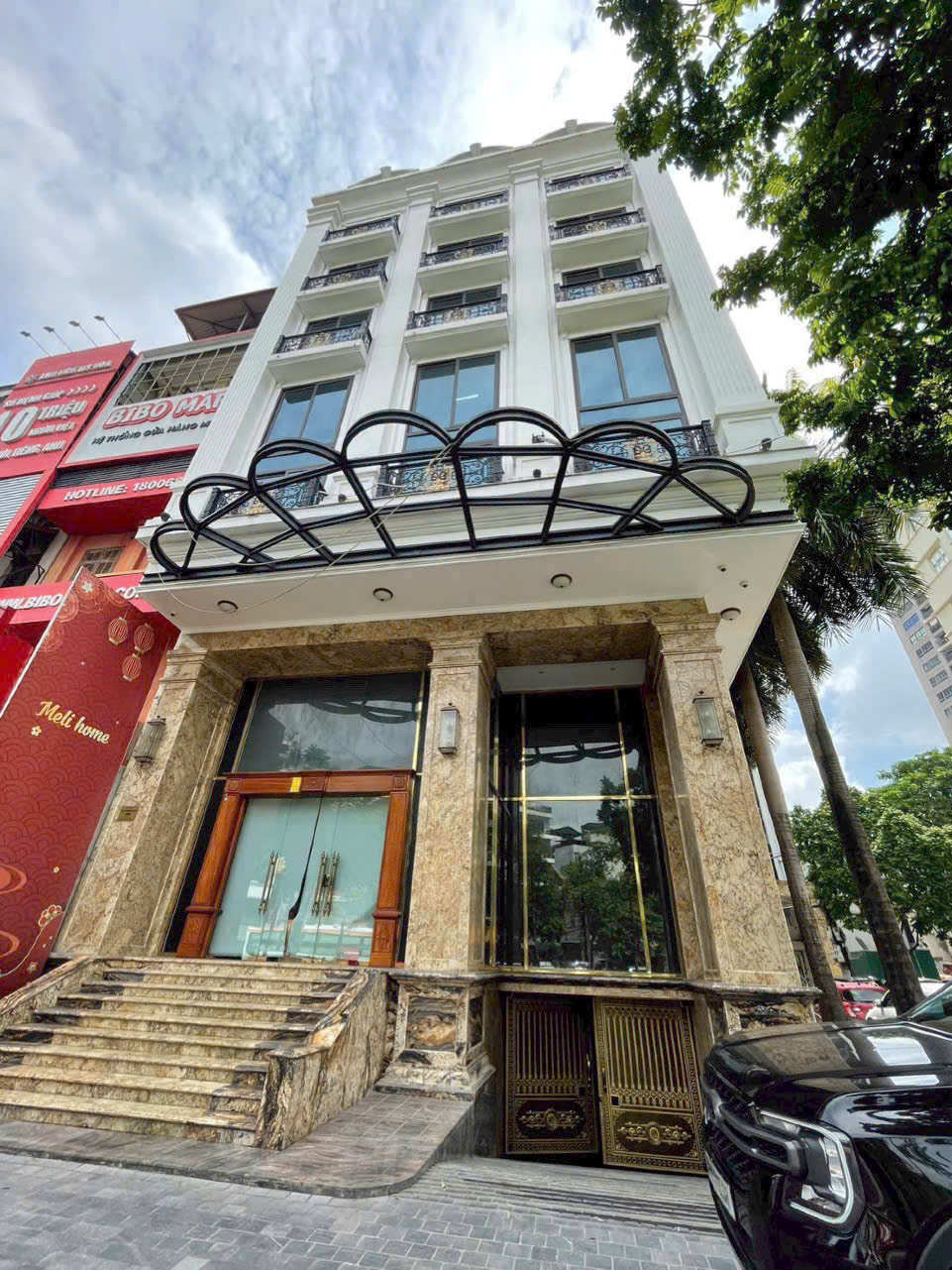 Bán tòa KS 8 tầng, mặt phố Nguyễn Hoàng. DT 234m2, MT 10m. Vị trí đắc Địa. Giá 178 tỷ. LH: 0964769634