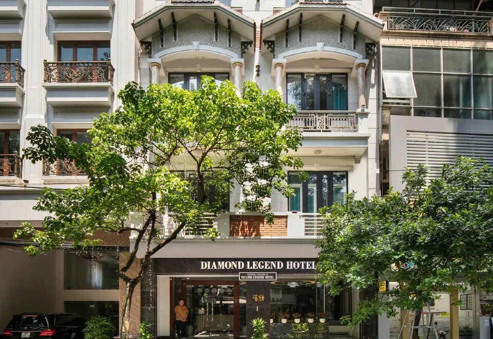 Bán nhà mặt phố Mã Mây, 100m2, 3 tầng, mặt tiền 3m, 65 tỷ, phù hợp kinh doanh khách sạn