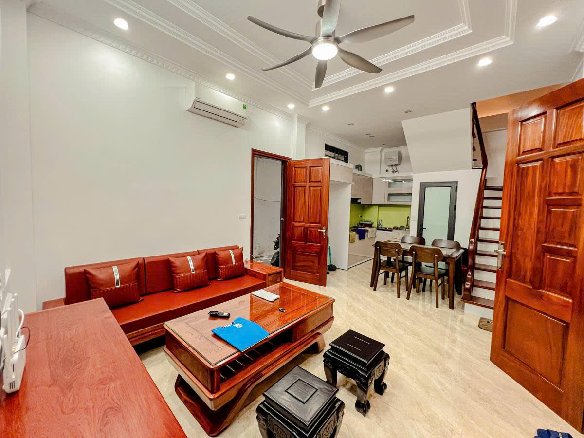 CHO THUÊ NHÀ ĐỘI CẤN 30M 4 TẦNG 3 NGỦ 7.5TR