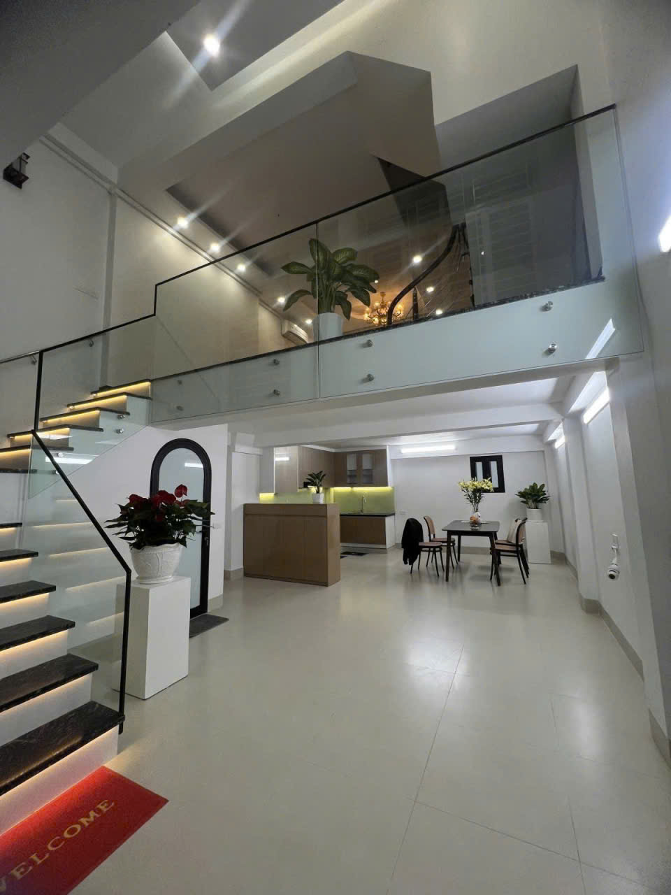 HIẾM - GIANG VĂN MINH - TRUNG TÂM QUẬN BA ĐÌNH - NGÕ THÔNG TỨ TUNG - NHÀ ĐẸP Ở NGAY - 10M RA OTO TRÁNH - SỔ ĐỎ A4