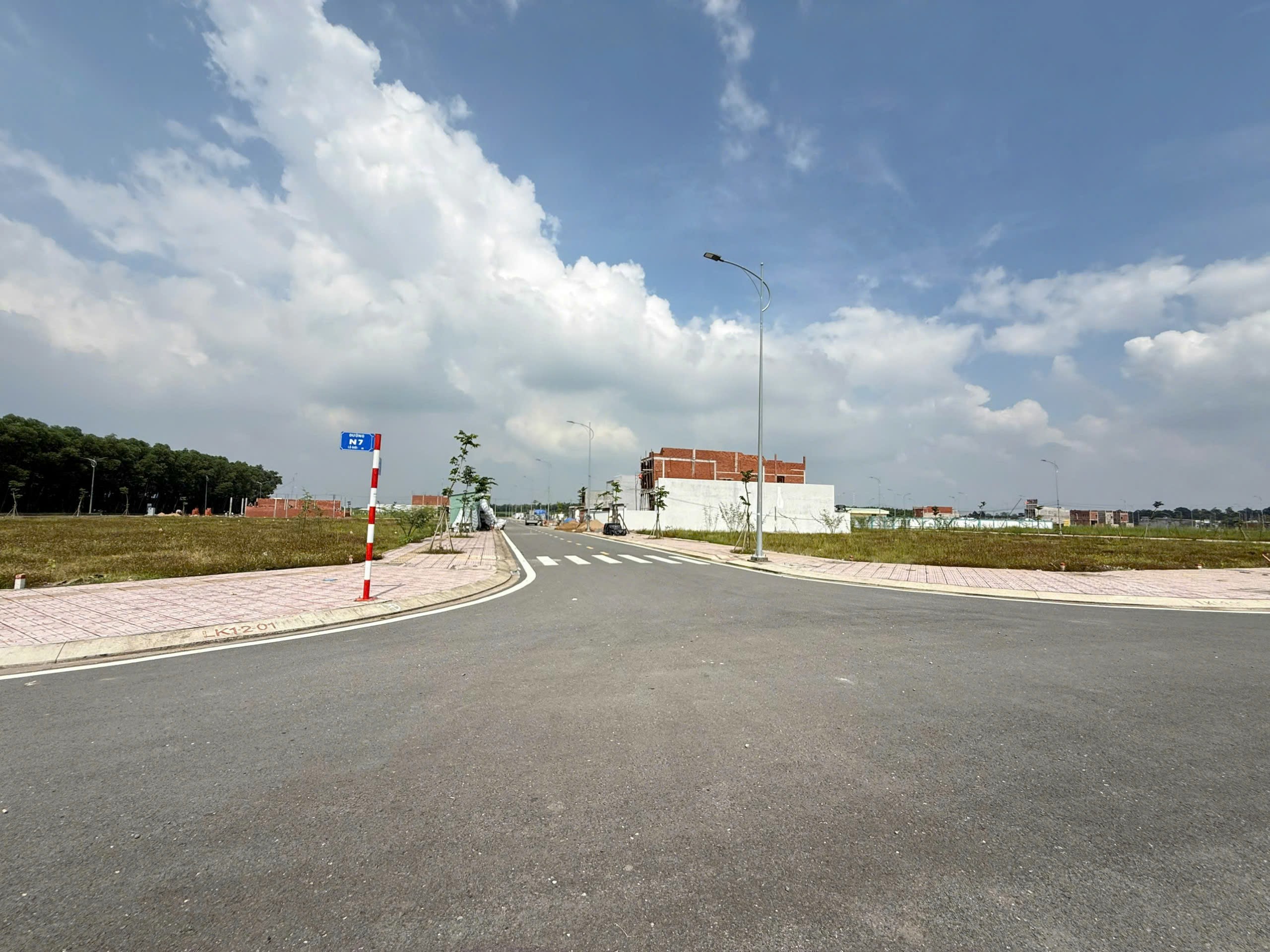 CƠ HỘI HIẾM- SỞ HỮU NGAY 2 LÔ ĐẤT LIỀN KỀ VÀNH ĐAI 4- GIÁ 12tr/m2- SỔ SẴN, MUA SANG TÊN NGAY