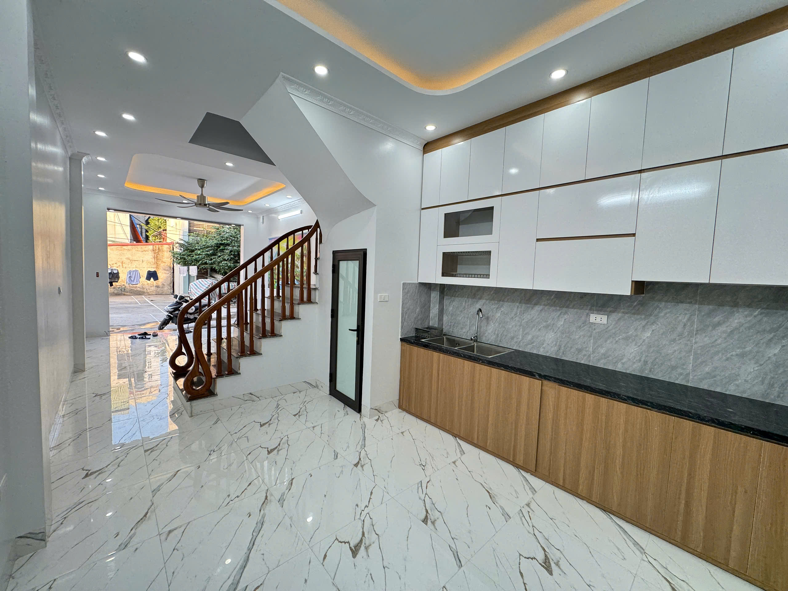 Nhà 5x35m2, 4 ngủ, sân rộng mênh mông tại Ngô Quyền, La Khê