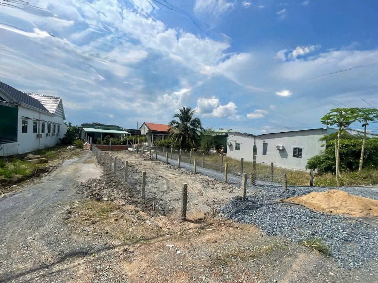 Bán đất thổ cư 2 mặt tiền tl 816 ấp 4, xã Bình Đức, Bến Lức dt 140m2 giá 1,97 tỷ