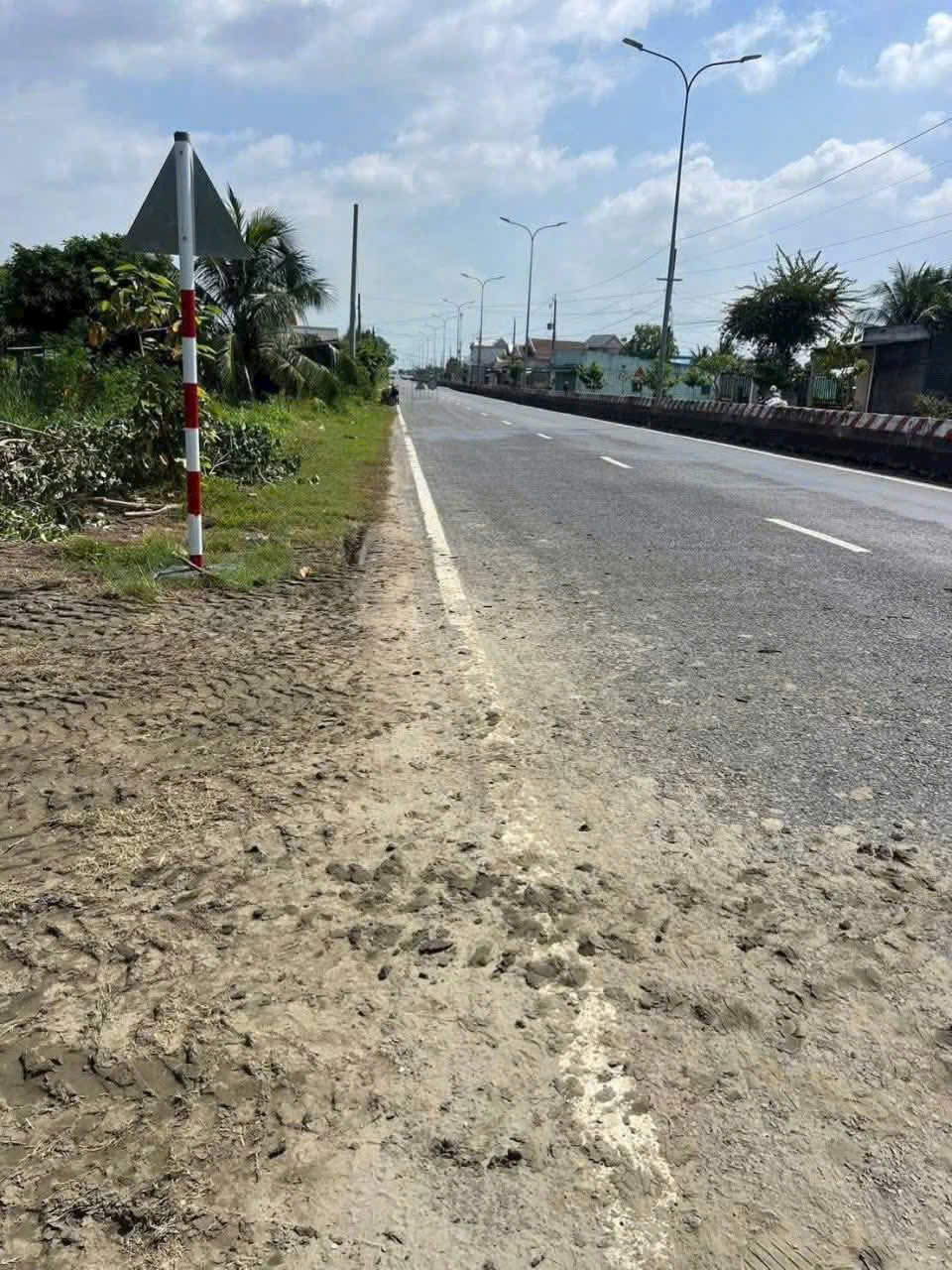 Bán nhà mặt tiền đường Bờ Cua , xã Phước Lợi, Bến Lức dt 110m2, 3pn, 2wc giá 2,9 tỷ