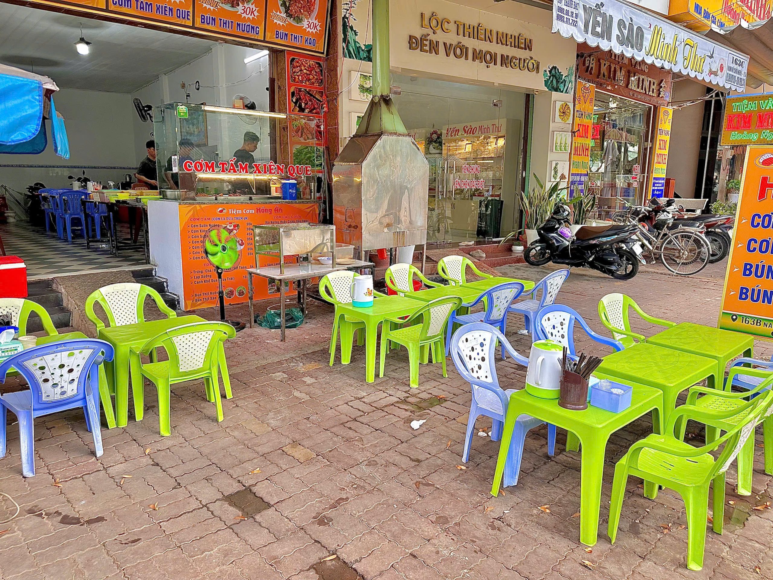 SANG MẶT BẰNG – VỊ TRÍ ĐẸP NGAY CHỢ VŨNG TÀU Ngay chợ Vũng Tàu, vị trí cực kỳ sầm uất. Sáng là chợ đầu mối