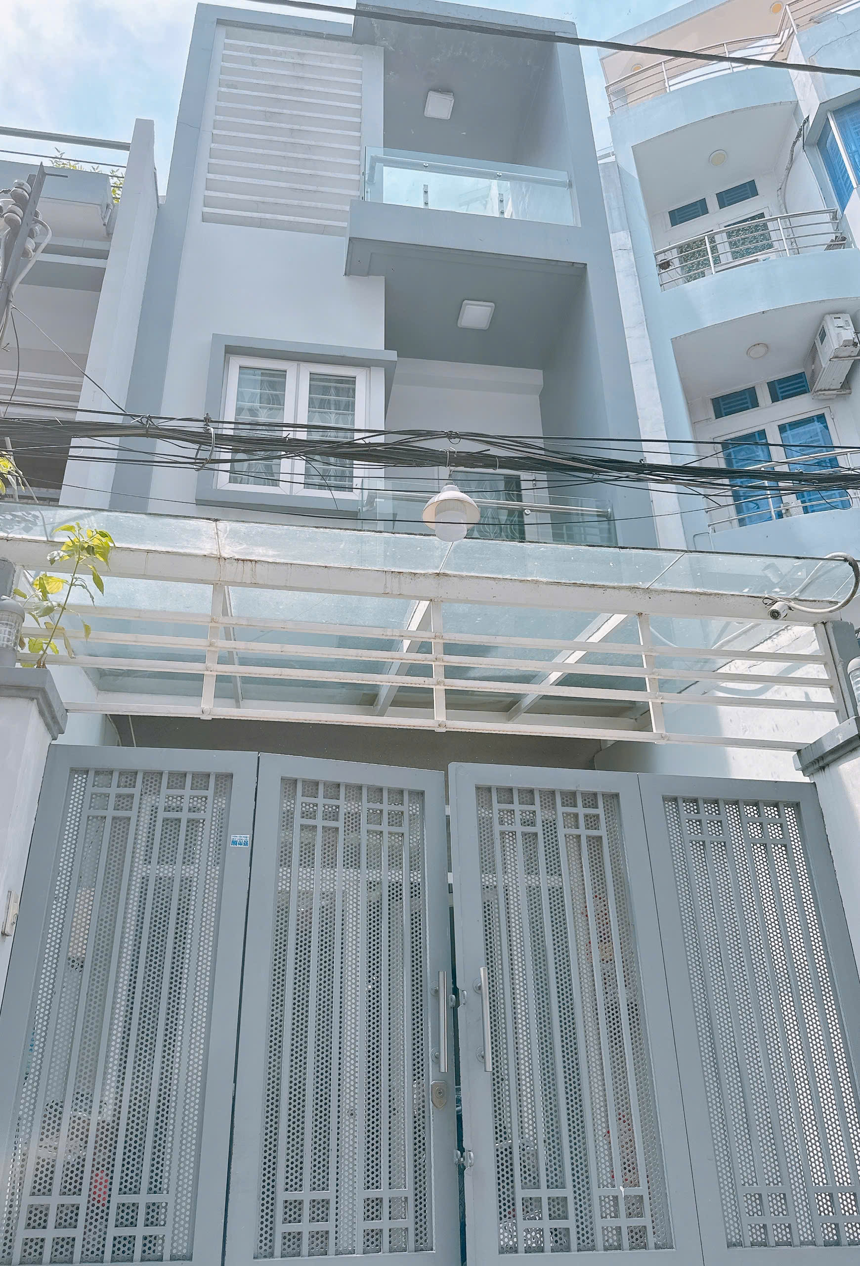 CHO THUÊ NHÀ TRUNG TÂM QUẬN 10 – TRỆT+ 2 LẦU + SÂN THƯỢNG KẾT CẤU ĐẸP – VÀO Ở NGAY