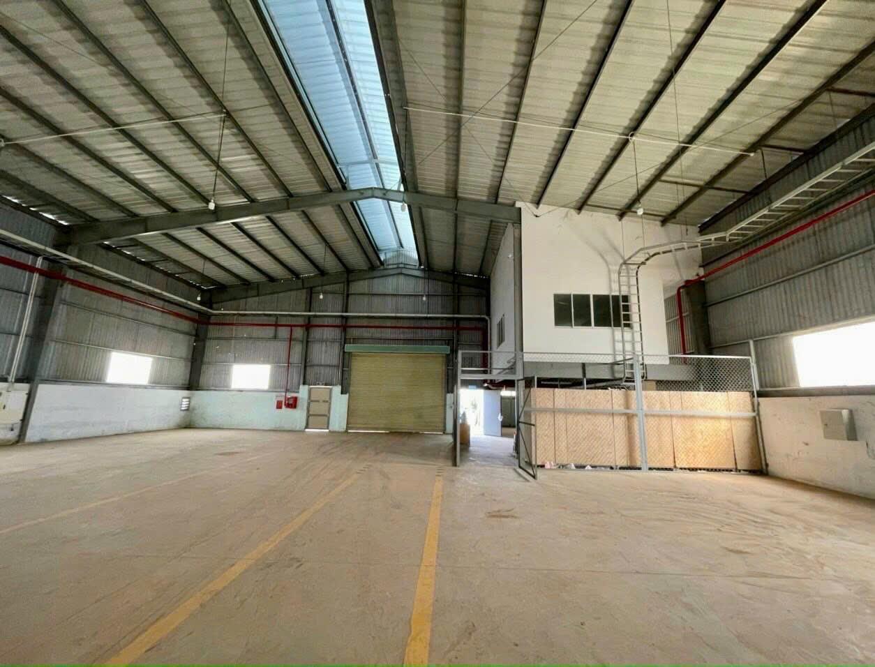 XT666 nhà xưởng sản xuất gia công nhẹ, may mặc, kho chứa hàng, giao thông thuận tiện