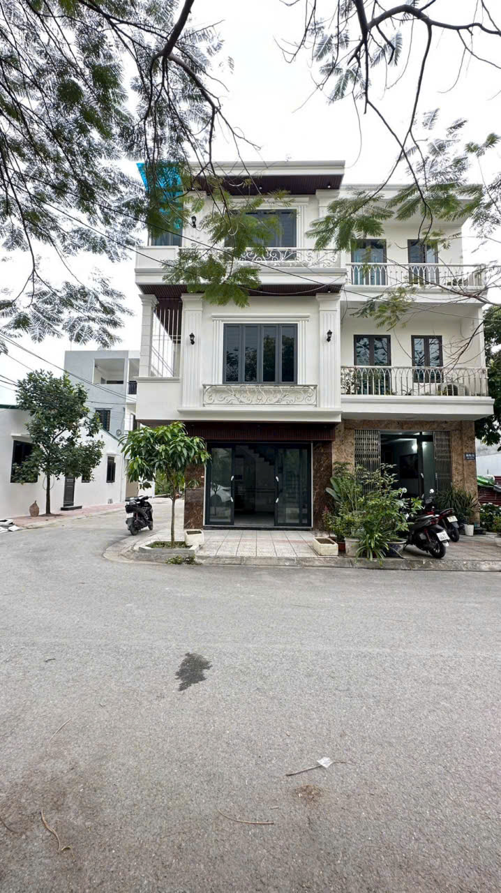 Nhà 3 tầng độc lập, lô góc, khu phân lô đường 15m Thiên Lôi, Giá 4.5 tỉ gần AEON