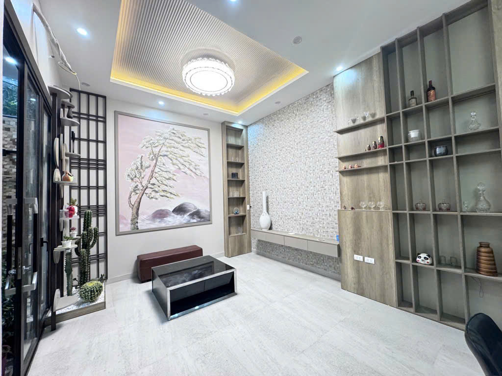 BÁN NHÀ NGUYỄN VĂN CỪ LONG BIÊN,OTO ĐỖ CỬA,THOÁNG SÁNG,DÂN XÂY,52M NHỈNH 11 TỶ