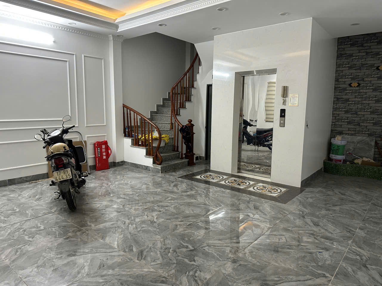 Bán Mặt Ngõ 619 Vũ Tông Phan, Ô Tô Tránh, Thang Máy, Ngõ Thông DT: 48m/6 Tầng/18 Tỷ