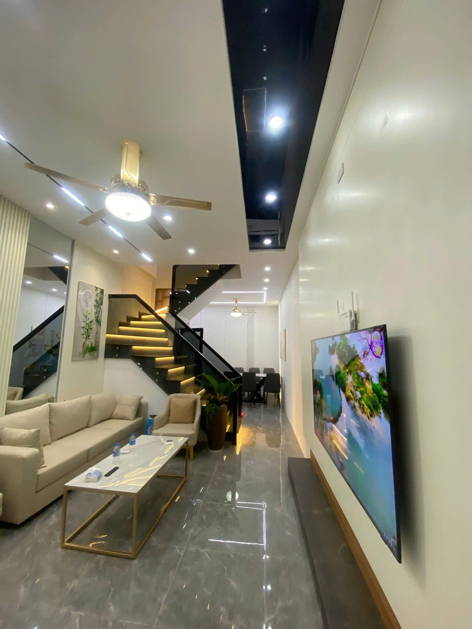 PL QUÂN ĐỘI - HOÀNG VĂN THÁI - Ô TÔ 2 THOÁNG Dt 42m-5 tầng Mặt tiền 4m Giá 15.9 tỷ