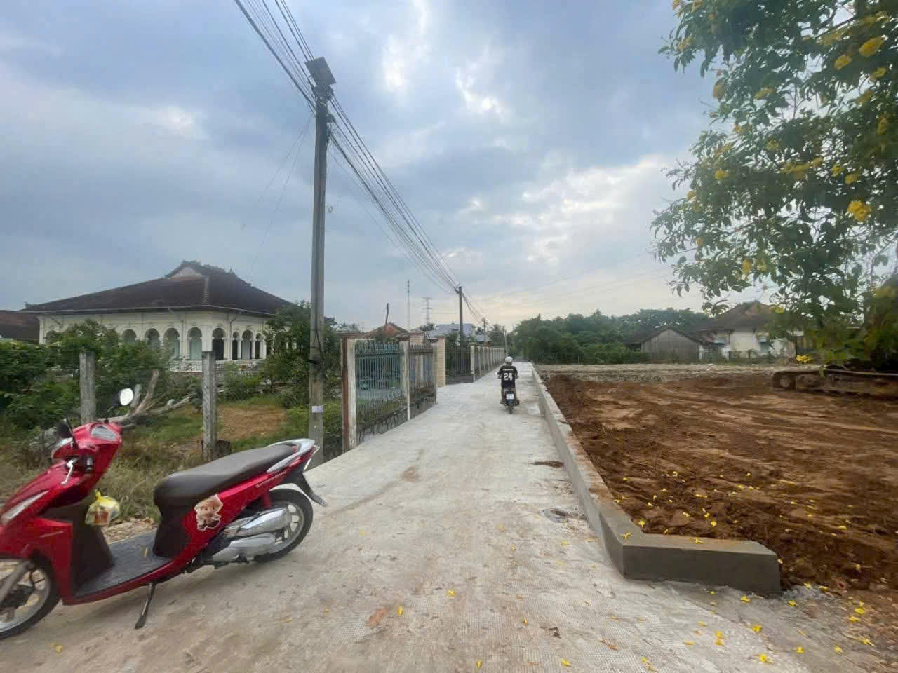 Bán nền thổ cư xã Thanh Phú, Bến Lức dt 100m2 đường beton xe hơi 3,5m giá 2,2 tỷ