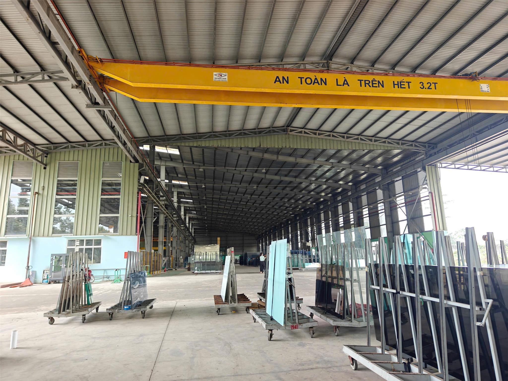 XT671 cho thuê nhà xưởng khung thép kiên cố, có sẵn cầu trục lớn, thu hút đầu tư SX