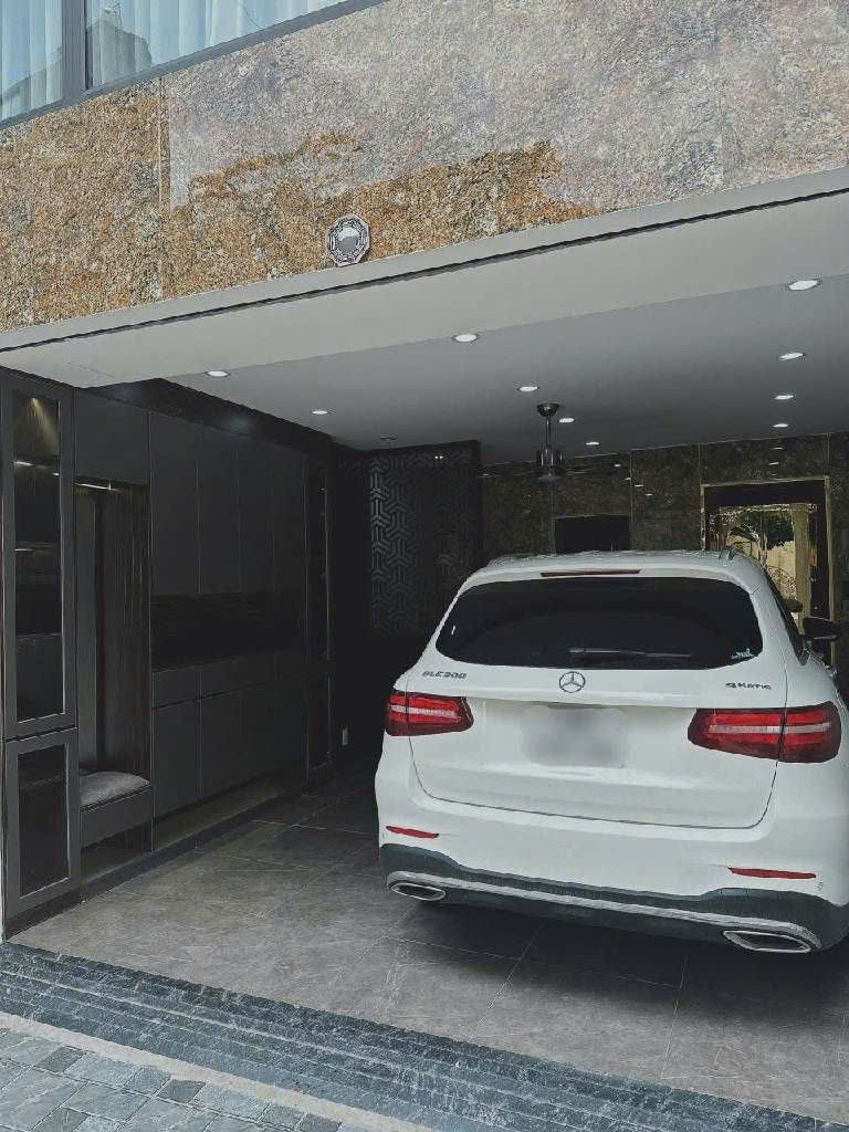 BÁN NHÀ NGÔ GIA TỰ LONG BIÊN,OTO VÀO NHÀ,LÔ GÓC,THANG MÁY,NỞ HẬU,42M