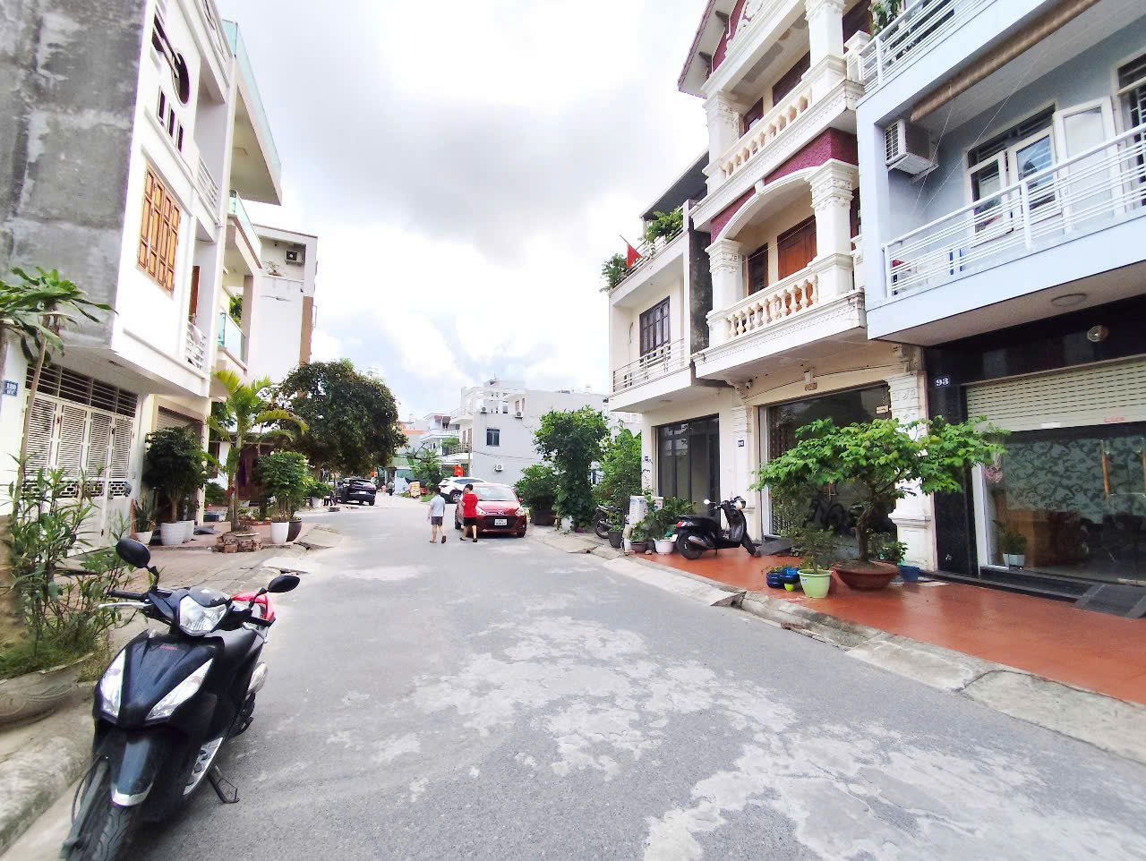 Nhà phân lô 591 Thiên Lôi, 66m 4 tầng, Giá 8.8 tỉ đối diện AEON