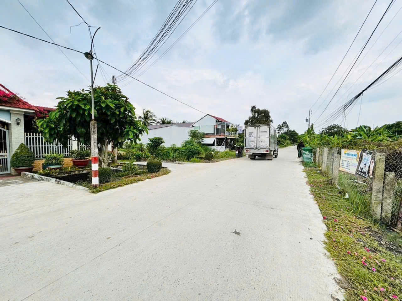 Bán đất 2 mặt tiền đường Tám Thăng, xã Thạnh Đức dt 234m2 full thổ giá giảm còn 2,8 tỷ