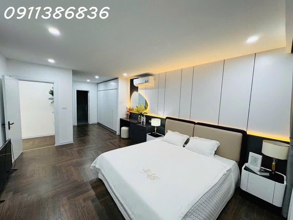 Nội thất choáng ngợp, Tòa 34T Hoàng Đạo Thúy 131m 3PN, khu VIP Cầu Giấy