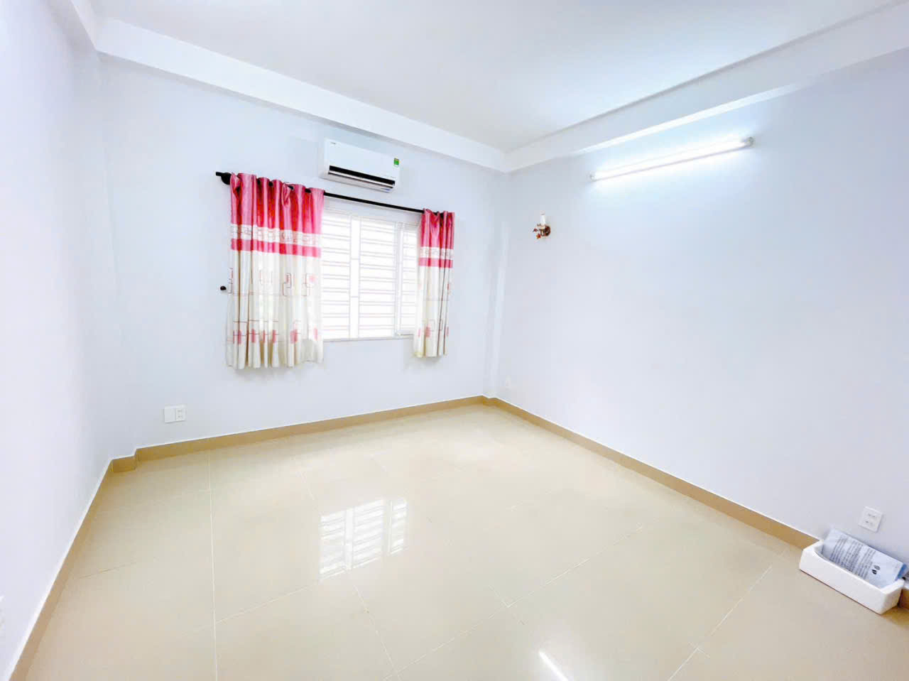 Bán nhà mặt tiền đường Lê Sao, p Phú Thạnh dt 72m2 1 lầu, 4pn, 3wc giá 12 tỷ