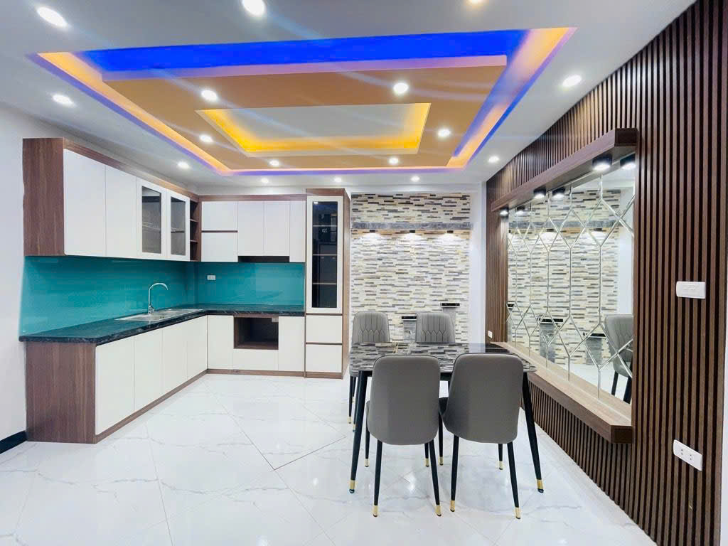 HIẾM HÓT!!- NHÀ ĐẠI ÁNG GẦN HỒ ĐIỀU HOÀ - GẦN NHIỀU TIỆN ÍCH - Ở SƯỚNG