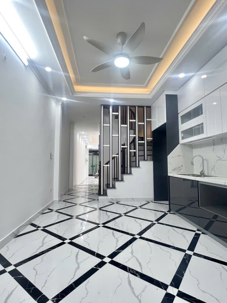 NHÀ ĐẠI HƯNG ĐẸP LUNG LINH - 6 TẦNG - GARA Ô TÔ - THANG MÁY - TIỆN ÍCH ĐỈNH - Ở CỰC SƯỚNG