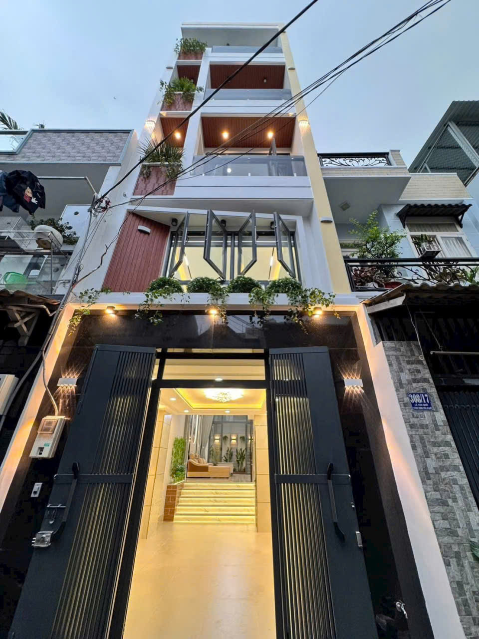 Bán nhà hẻm Lê Văn Quới , Bình Hưng Hòa A dt 56m2 , 3 lầu , 4pn , 5wc giá 8,7 tỷ