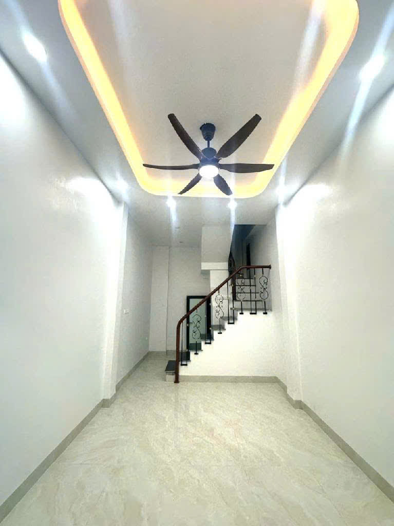 Chính chủ cần bán nhỉnh 9 tỷ 27m 5 tầng 3 ngủ Nhà Vị trí mặt ngõ ô tô, vừa KD vừa ở vài bước ra phố Quan Nhân, Vũ Trọng