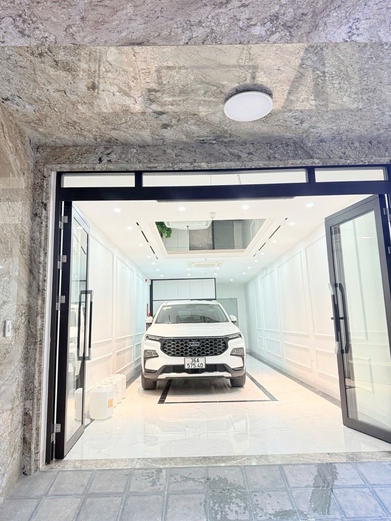 PHÂN LÔ QUÂN ĐỘI – Ô TÔ 7 CHỖ VÀO NHÀ – SÁT KĐT GOLDMARK CITY – Ở SƯỚNG