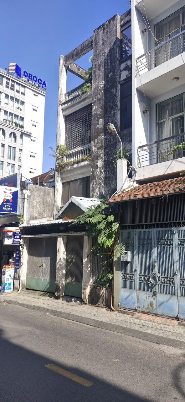 Quận 1, nhà 4 tầng, 6 phòng ngủ, ngang 6m, gần nhà thờ Tân Định, dưới 70 tỷ, Sổ riêng.